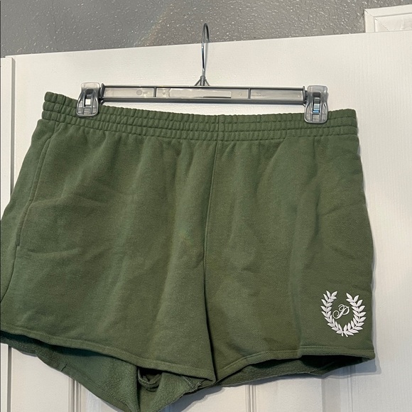 NWOT VS PINK CROP HOODIE W/SHORTS SET - Picture 5 of 11